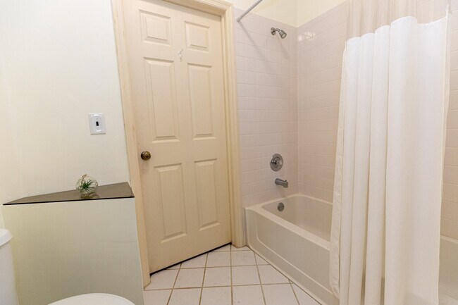 Building Photo - 12040 Summergate Cir