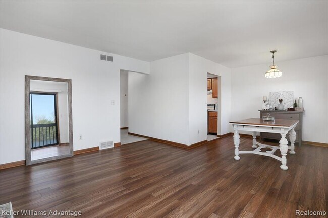 Building Photo - 27330 Sandy Hill Ln