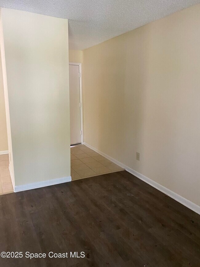 Building Photo - 3550 Sable Palm Ln