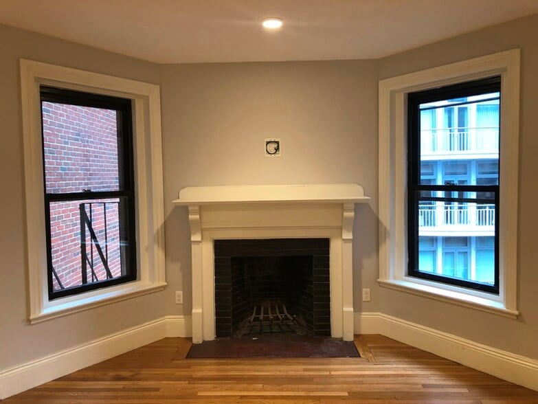 Building Photo - 170 Newbury St