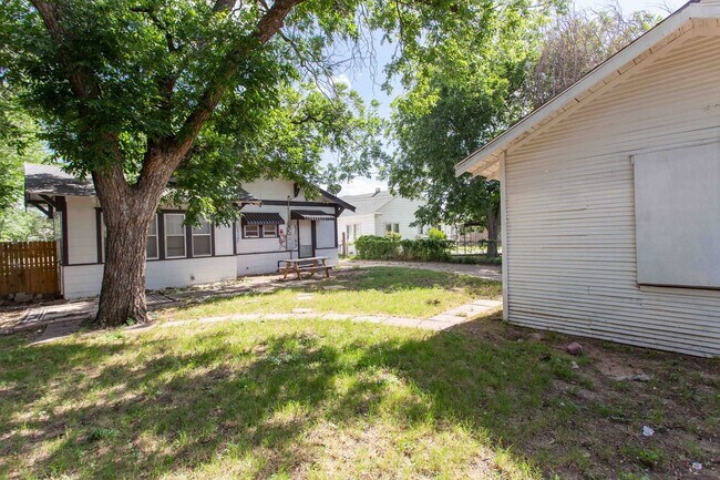 Building Photo - 1710 Pearl Ave