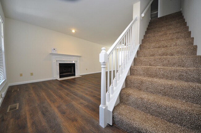 Building Photo - 667 Lakewood Dr