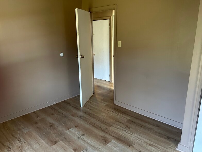 Building Photo - 108 E Kentucky Ave