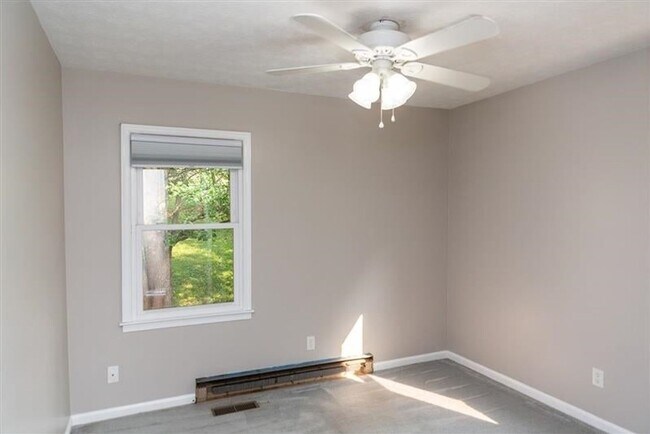 Building Photo - Rare Find... Detached Single Family Home in Purcell Park!