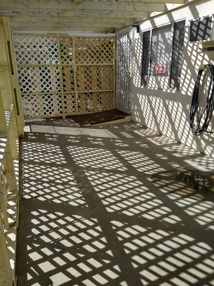 unique front porch - million dollar - 1843 E Palmyra Ave