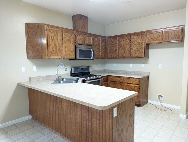 Building Photo - Available Now - Comfortable 3-Bedroom Home...