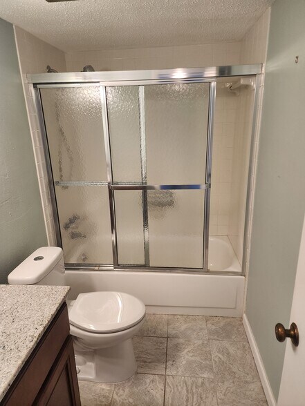 Building Photo - 1100 Ponce de Leon Cir