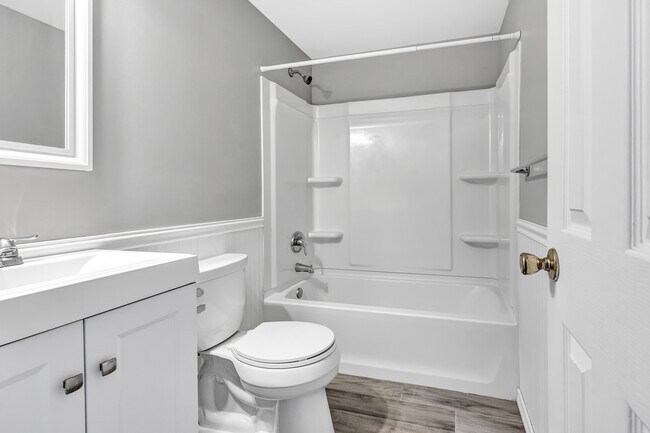 Building Photo - 150 Masarik Ave