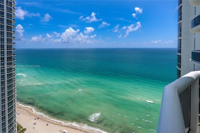 Building Photo - 15901 Collins Ave