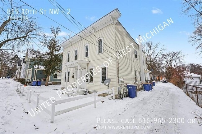 Building Photo - 819 10th St NW