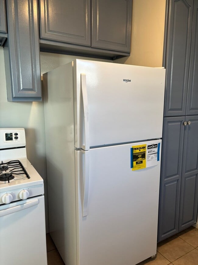 Building Photo - Western, 1151-1153