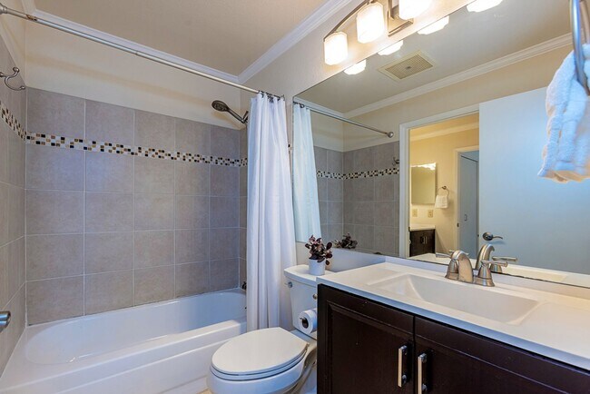 Building Photo - Unfurnished, 2 Bed, 1.5 Bath at Keonekai Villages