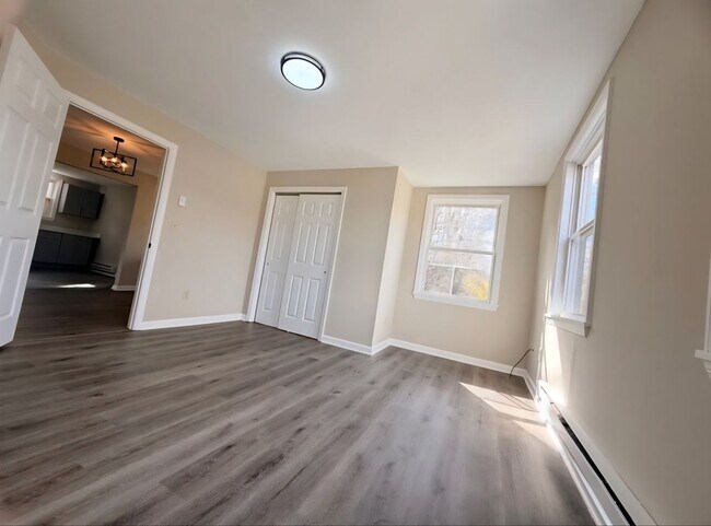 Building Photo - 3-7 Maple Street - Unit 7