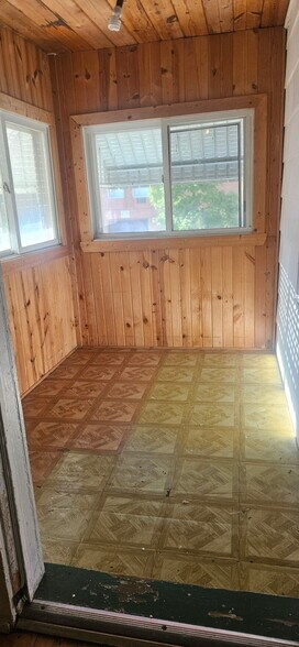 Sunroom - 1813 East Greenwich Ave