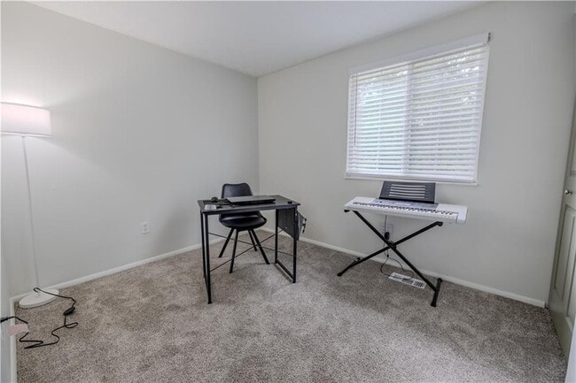Building Photo - 2073 Raintree Pl