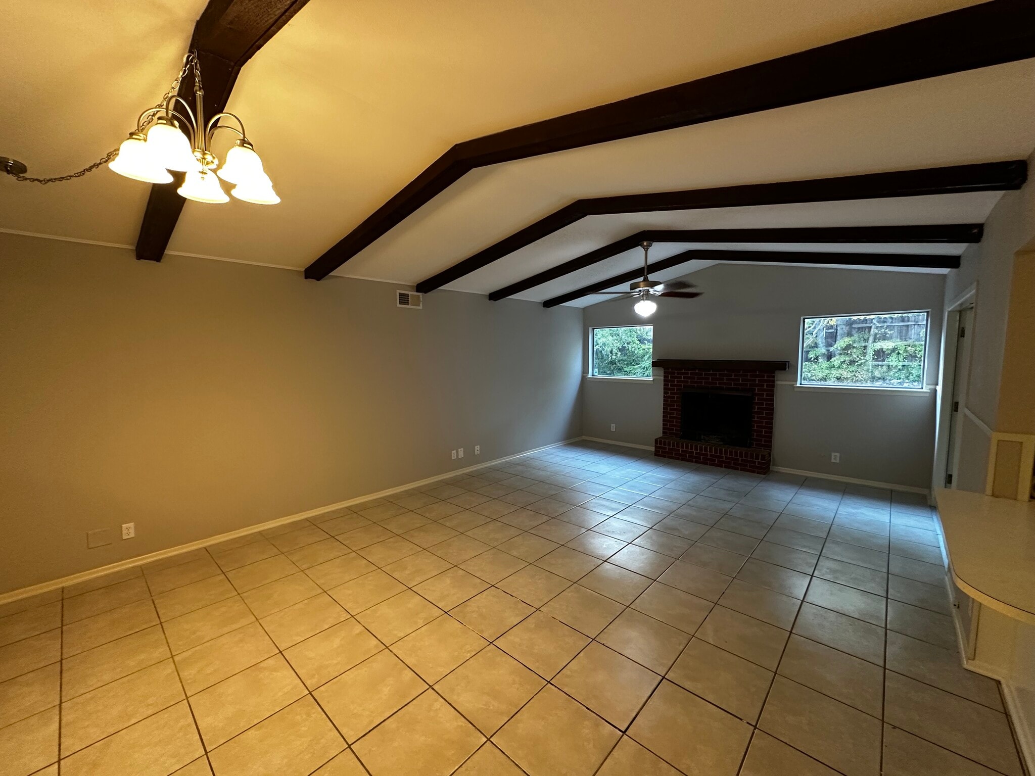 Building Photo - 2404 Parker Ln