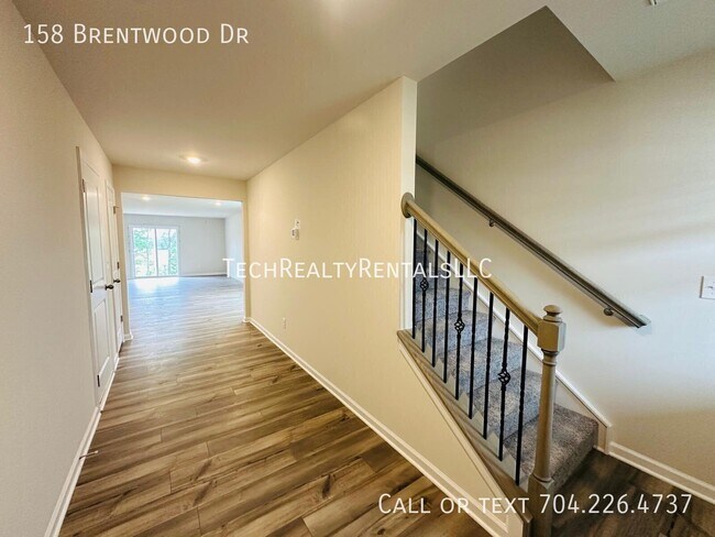 Building Photo - 158 Brentwood Dr