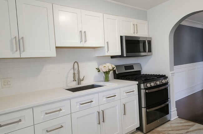 Building Photo - 4014 N Octavia Ave