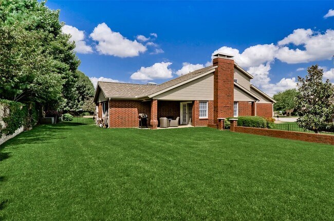 Building Photo - 7 S Prairie Dunes Dr