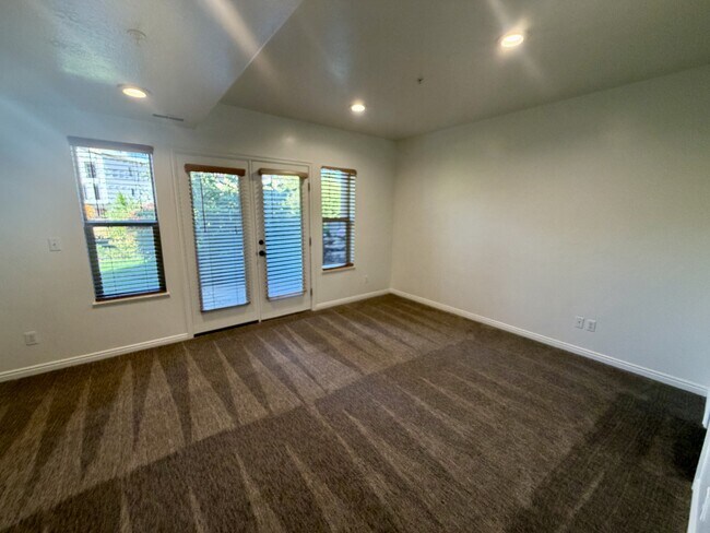 Building Photo - 3537 N Fox Run Dr
