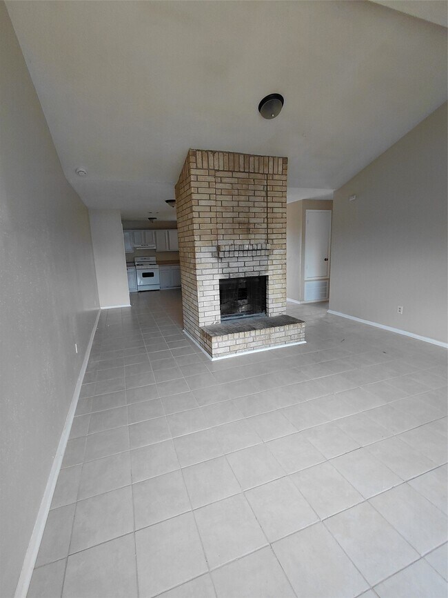 Building Photo - 16511 Parkridge Ct