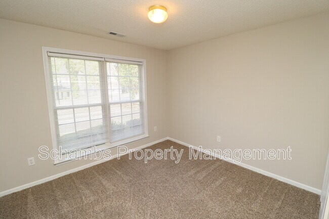 Building Photo - 305 Firefly Rd