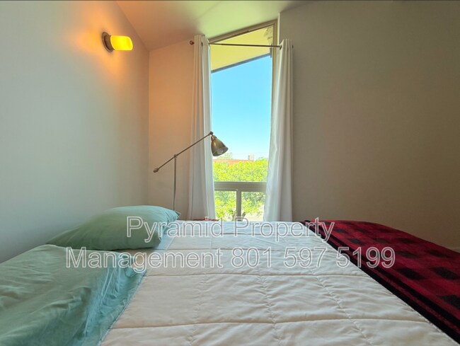 Building Photo - 251 S 700 E