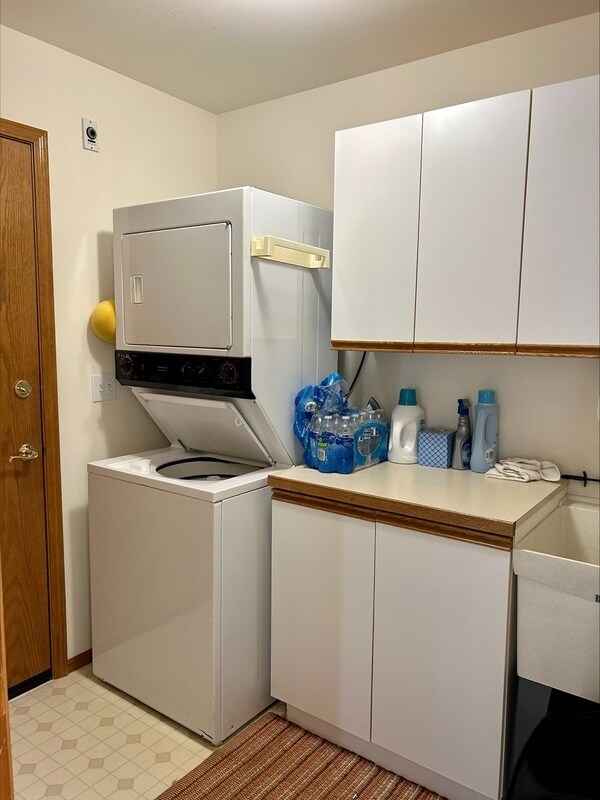 Building Photo - 4739 S Golf Course Dr