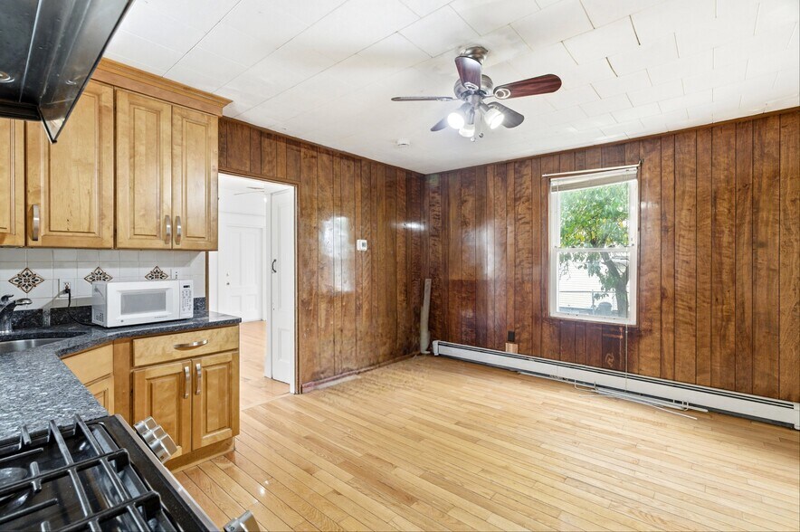 Building Photo - 34 Page St