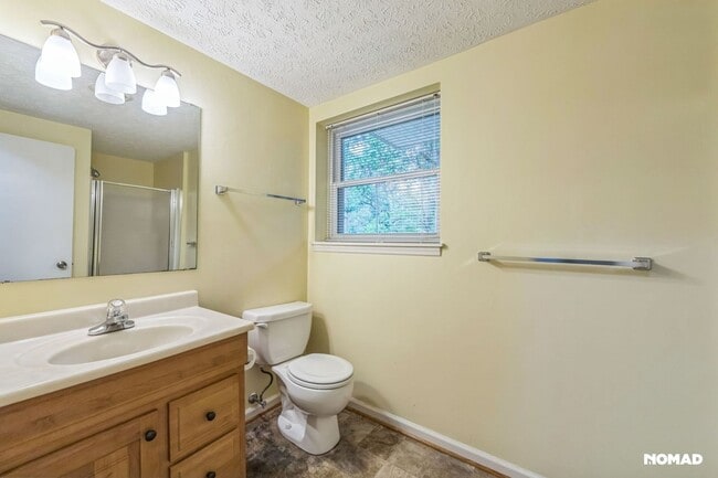 Building Photo - Spacious 4BR House in Asheville