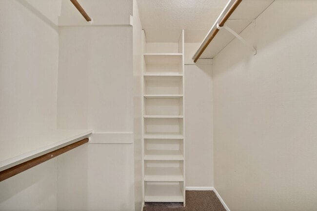 Building Photo - 2303 Park Hill Dr