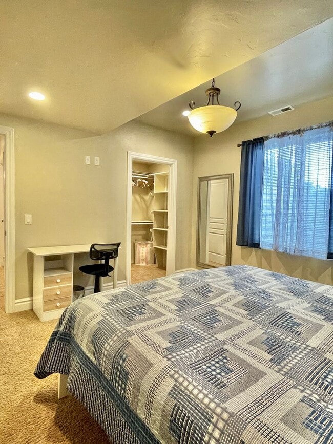 Building Photo - Luxury Fully Furnished 4-Bedroom Home for Rent – Clinton, Utah