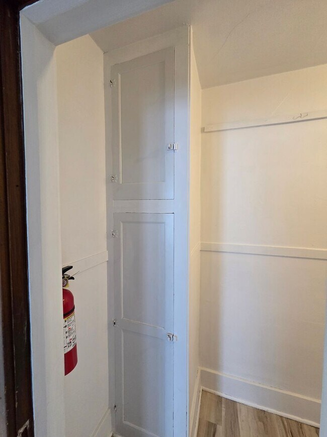 Building Photo - 2216 Merner Ave