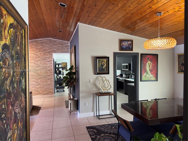 Building Photo - 10600 SW 146th Ct