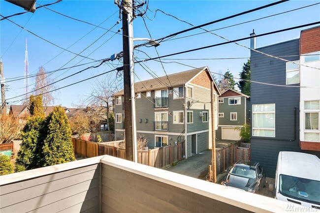 Building Photo - 920 17th Ave