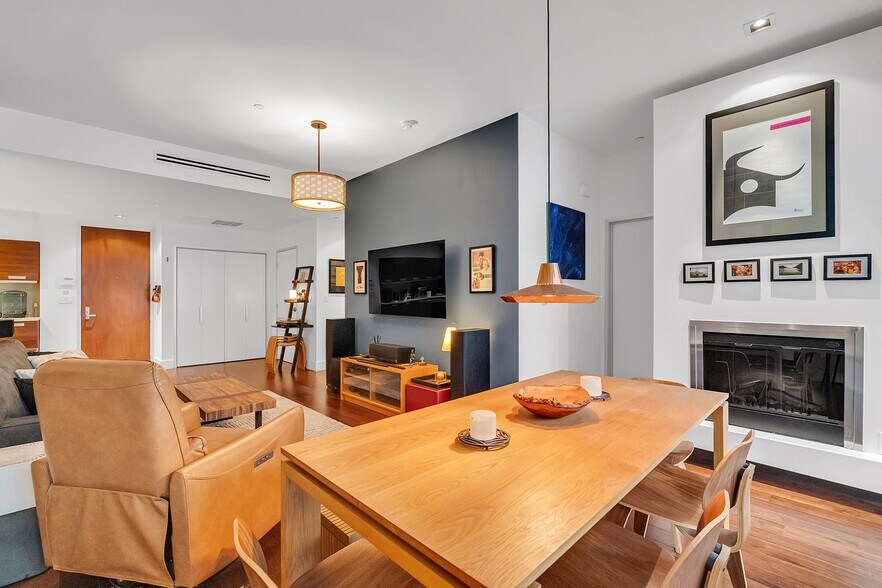 Building Photo - Hollywood Luxury Condo — 2 Beds • 2.5 Baths • Prime Location