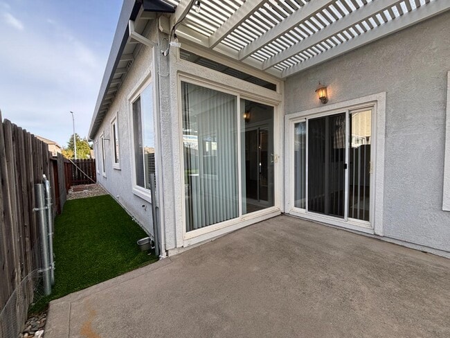 Building Photo - 1012 Freshwater Ct