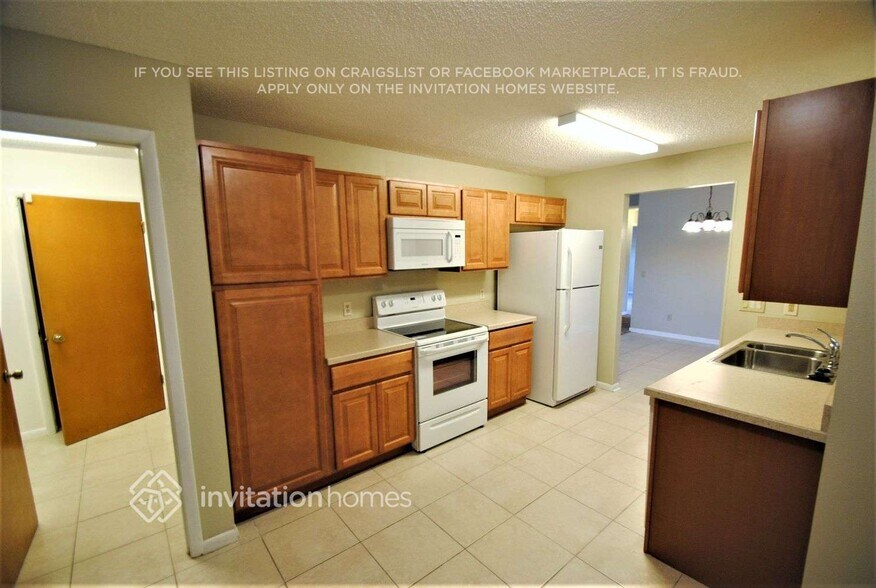 Building Photo - 2231 E Annapolis Dr