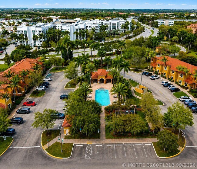 Building Photo - 906 SW 143rd Ave