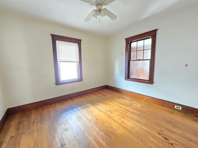 Building Photo - 23 Lowe St