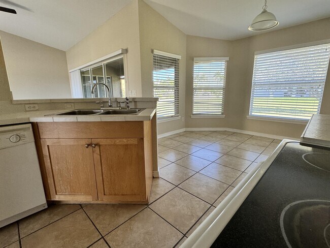 Building Photo - 3927 SW 16th Pl