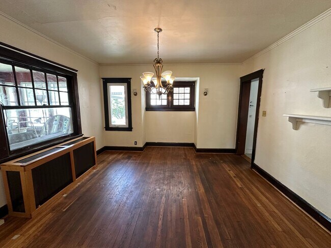 Building Photo - 1217 Florencedale Ave