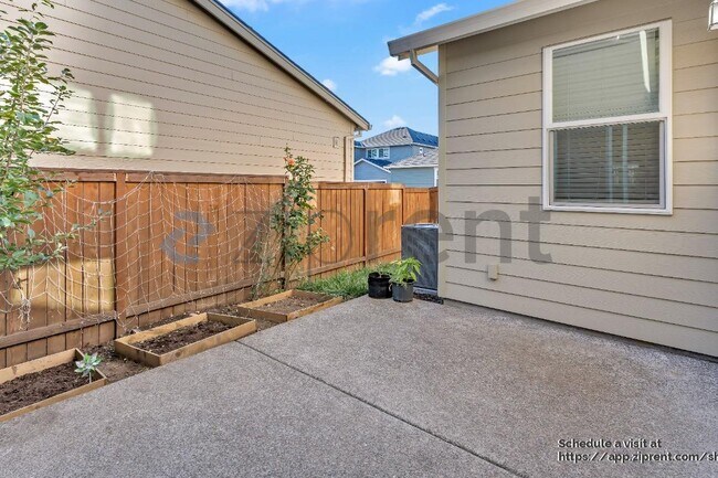 Building Photo - 30942 NW Turel Dr