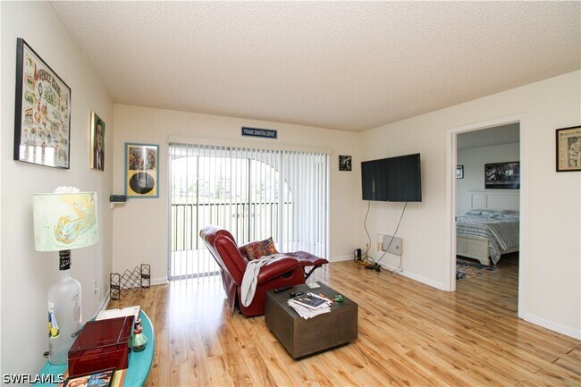 Building Photo - 41 High Point Cir S