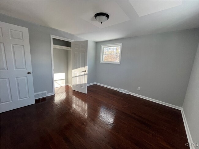 Building Photo - 7650 Commodore Cir