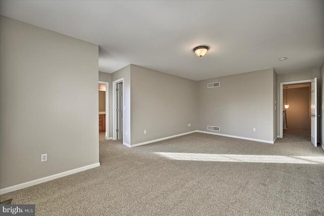 Building Photo - 2086 Deer Run Dr