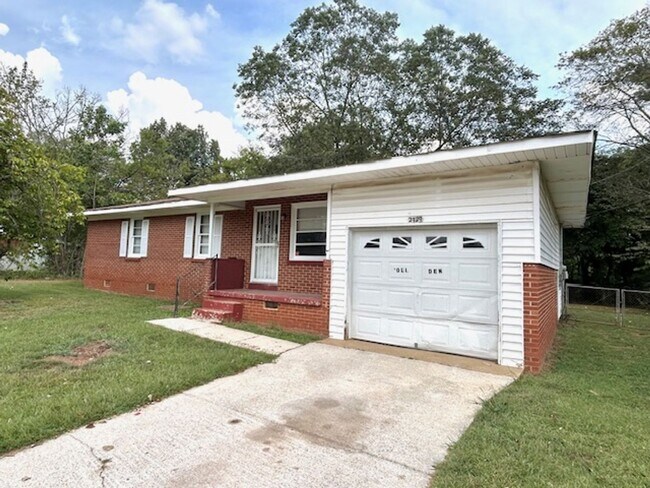 Building Photo - Charming 3-Bedroom Home in Huntsville