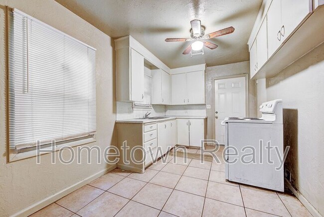 Building Photo - 410 E Steed Dr