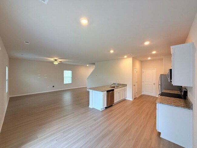 Building Photo - T.R. Lawing Realty Property