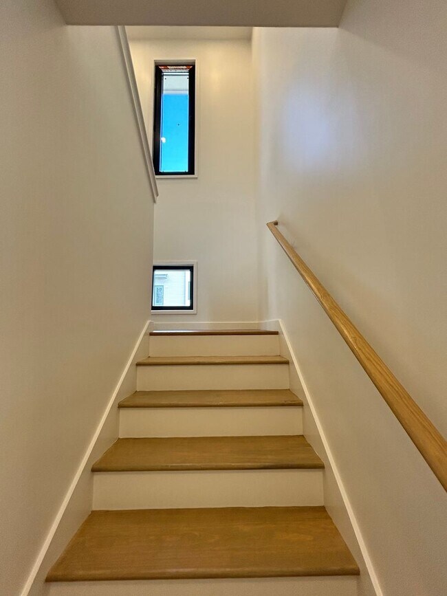 Building Photo - Beautiful New Build 3 Bed, 2.5 Bath, Home in Hixson!